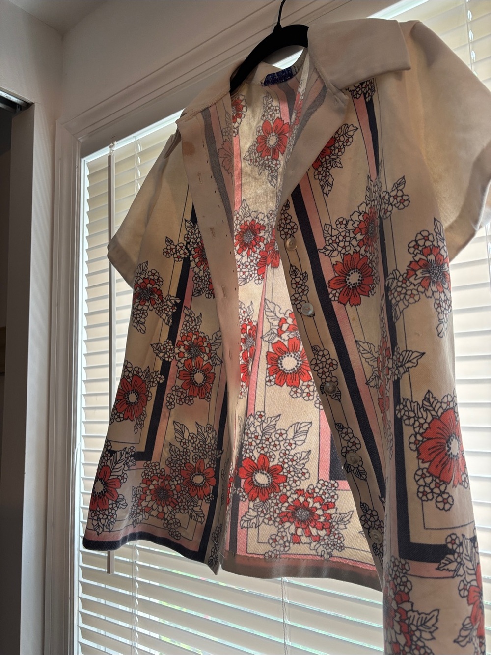Floral Button-Front Short Sleeve Top in Cream and Red